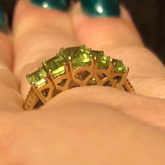 10k yellow gold ring with peridot - Picture 4 of 6